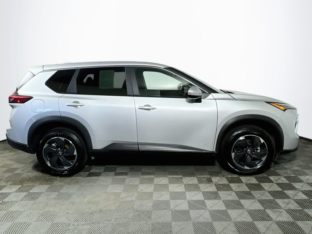 Used 2025 Nissan Rogue SV AWD/4WD image 8