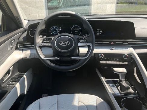 New 2025 Hyundai Elantra Limited image 14