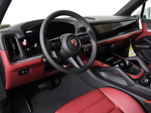 New 2026 Porsche Cayenne image 4