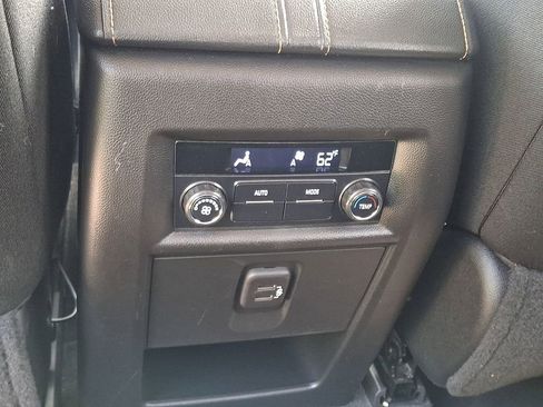 Used 2021 Chevrolet Traverse LT AWD/4WD image 12