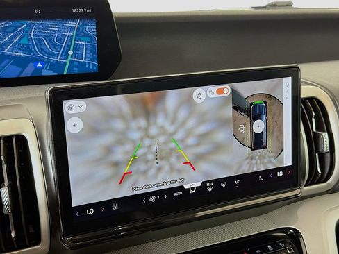 Used 2025 Ford Expedition Active image 34