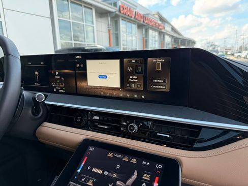 Used 2025 INFINITI QX80 Sensory image 23