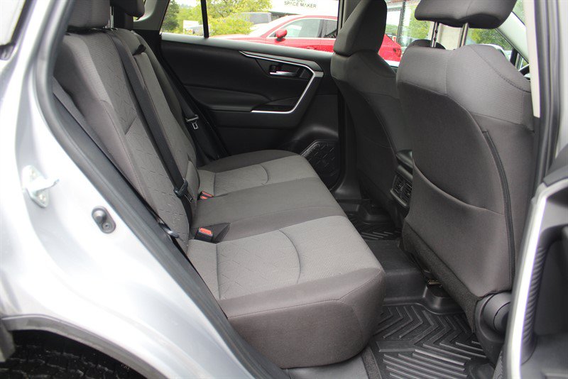 Used 2022 Toyota RAV4 XLE AWD/4WD image 21