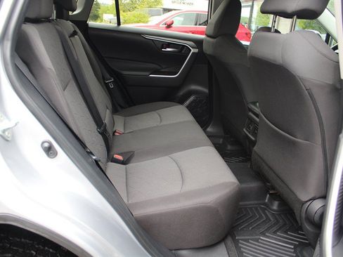 Used 2022 Toyota RAV4 XLE AWD/4WD image 21