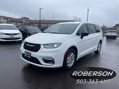 New 2026 Chrysler Pacifica Select