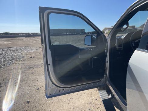 Used 2019 Ford F150 Platinum w/ Equipment Group 701A Luxury AWD/4WD image 12
