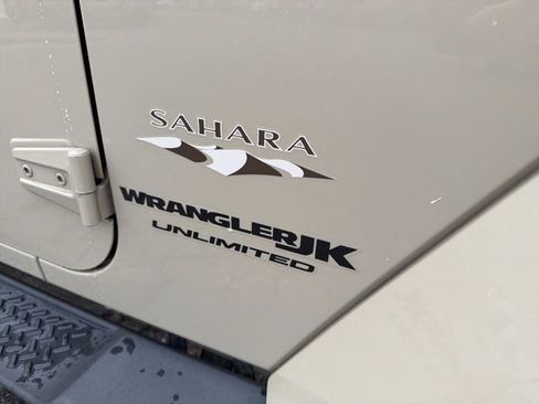 Used 2018 Jeep Wrangler Unlimited Sahara image 3