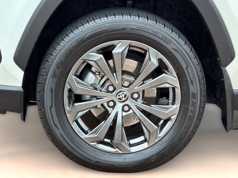 Used 2022 Toyota RAV4 XLE Premium AWD/4WD image 13