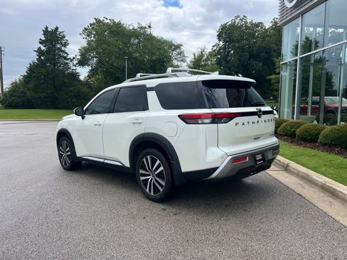 Used 2023 Nissan Pathfinder Platinum FWD image 9