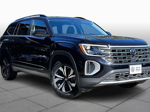 Certified 2024 Volkswagen Atlas SE image 2