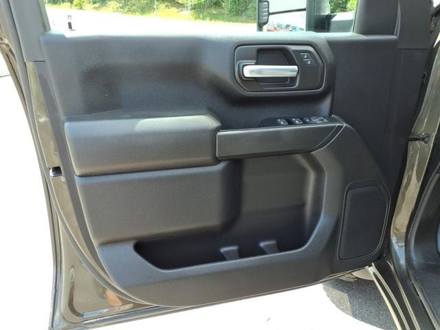 Used 2023 GMC Sierra 3500 Pro w/ Convenience Package AWD/4WD image 17