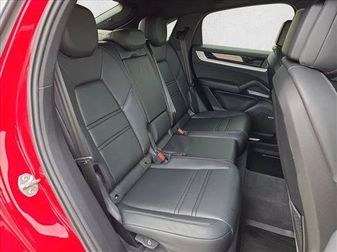 Used 2025 Porsche Cayenne Coupe image 20