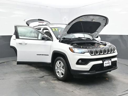 Used 2022 Jeep Compass Latitude image 42
