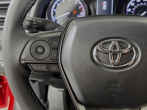 Used 2024 Toyota Camry SE image 19