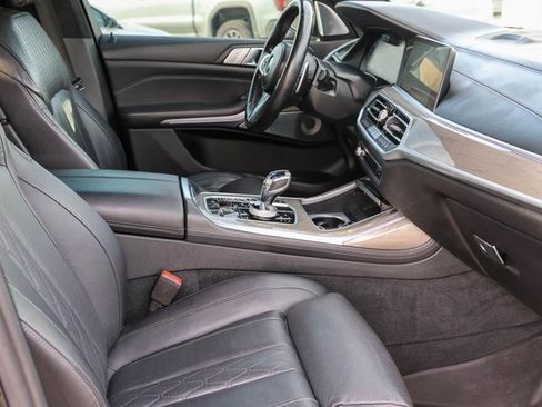 Used 2021 BMW X7 M50i w/ Dynamic Handling Package image 22