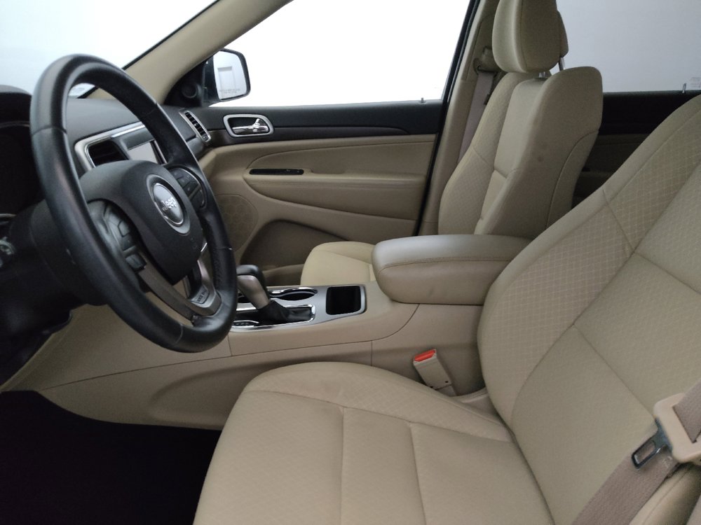 Used 2018 Jeep Grand Cherokee Laredo AWD/4WD image 17