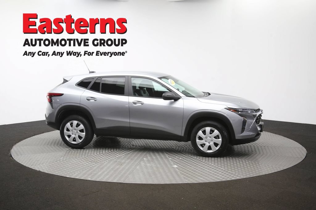 Used 2024 Chevrolet Trax LS FWD image 46