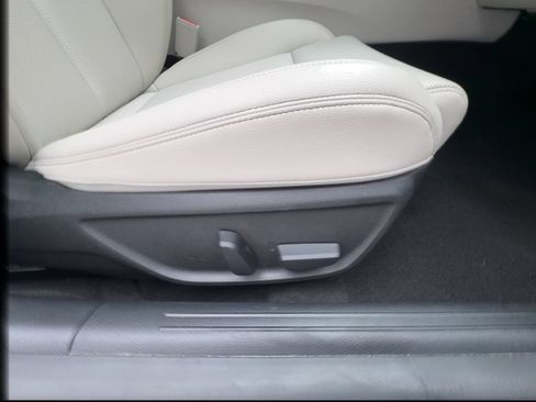 Used 2025 Genesis G70 2.5T AWD/4WD image 32