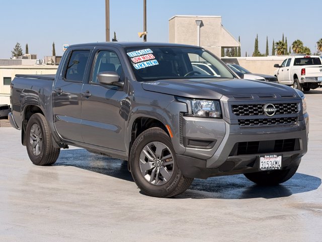 Used 2025 Nissan Frontier SV RWD image 2
