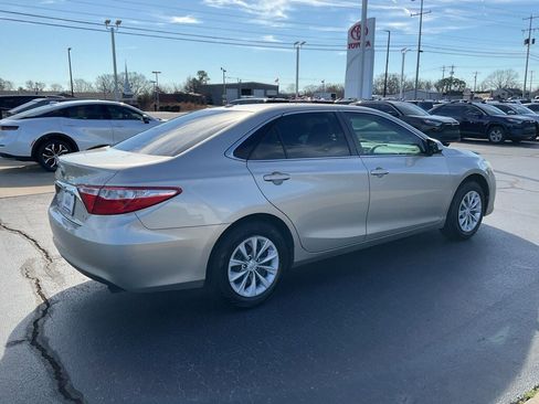 Used 2016 Toyota Camry LE image 17