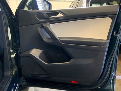 Used 2019 Volkswagen Tiguan SE w/ Panoramic Sunroof Package image 44