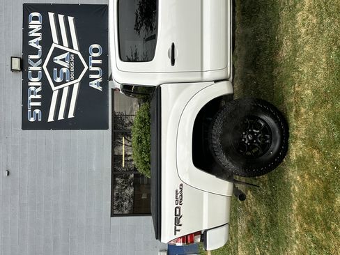 Used 2015 Toyota Tacoma TRD Off-Road w/ TRD Off-Road Package image 6