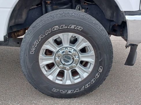 Used 2020 Ford F250 XL w/ STX Appearance Package AWD/4WD image 5