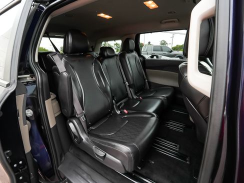 Used 2025 Kia Carnival EX FWD image 42