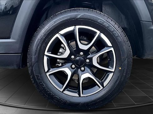 Used 2024 Jeep Compass Trailhawk AWD/4WD image 35