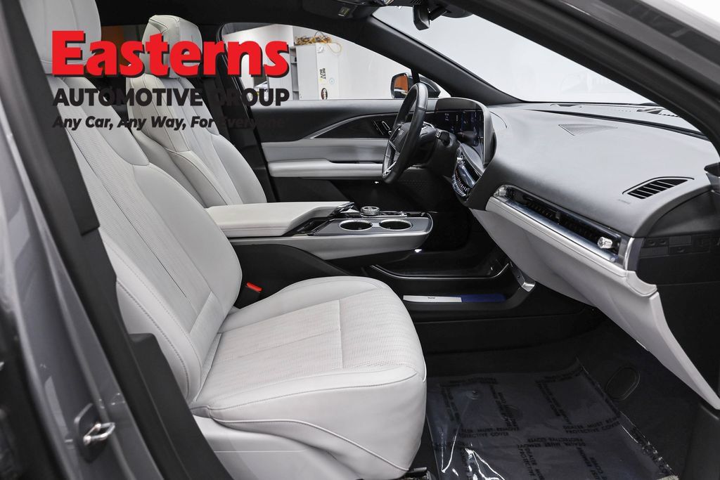Used 2024 Cadillac Lyriq Luxury RWD image 26