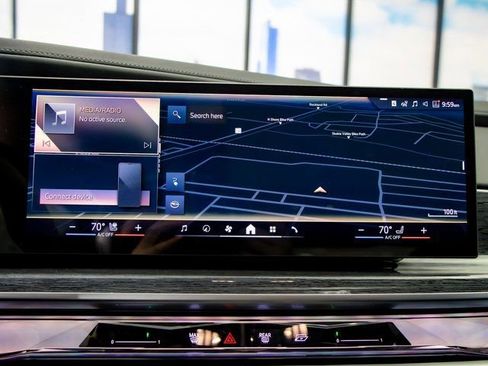 Used 2025 BMW i7 xDrive60 w/ Premium Package image 19