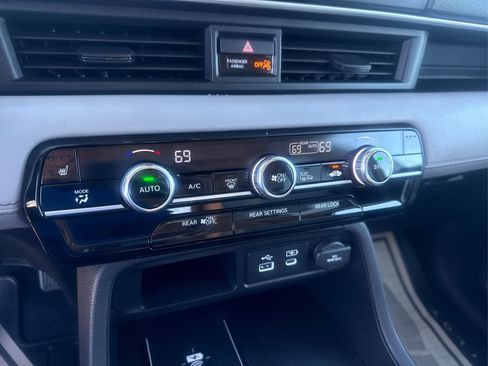 Certified 2023 Honda Pilot Touring image 38