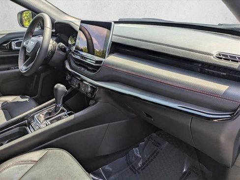 Used 2025 Jeep Compass Trailhawk AWD/4WD image 20