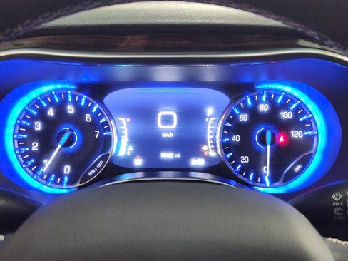 Used 2023 Chrysler Pacifica Limited FWD image 16