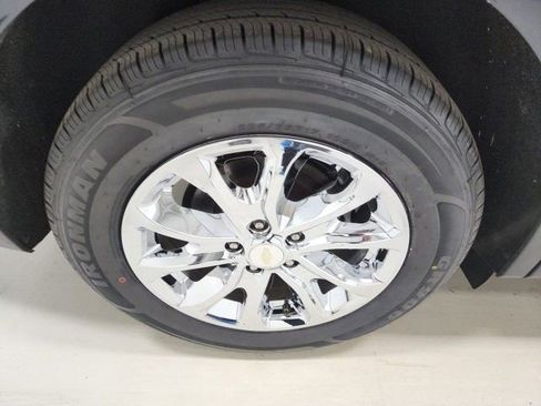 Used 2020 Chevrolet Equinox LT w/ Driver Convenience Package image 37