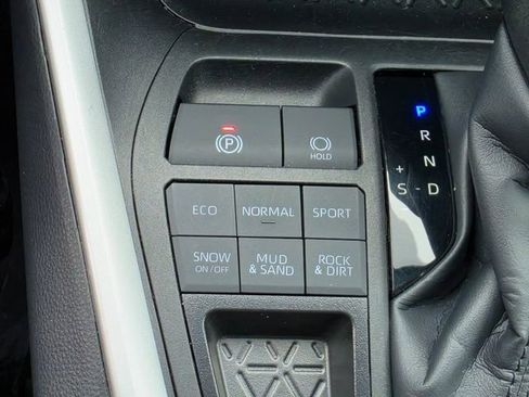 Used 2025 Toyota RAV4 XLE image 26