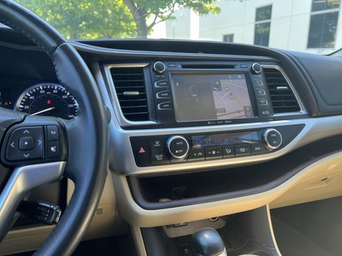 Used 2016 Toyota Highlander XLE FWD image 31