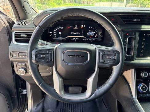 Used 2023 GMC Yukon XL Denali AWD/4WD image 16