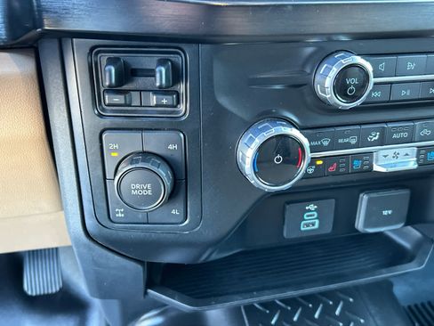 Certified 2023 Ford F350 Lariat w/ Chrome Package image 37