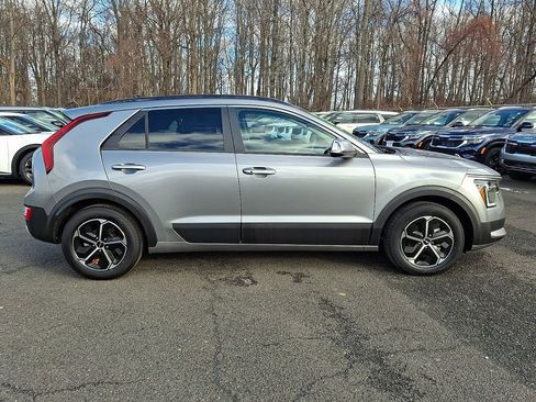Certified 2023 Kia Niro EX image 7