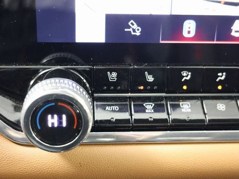 Used 2024 GMC Canyon AT4 w/ AT4 Premium Package image 9