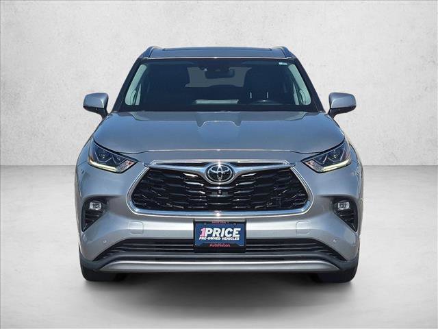 Used 2023 Toyota Highlander Platinum AWD/4WD image 2