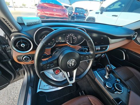 Used 2019 Alfa Romeo Giulia Ti image 14