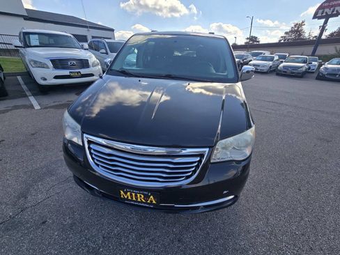 Used 2014 Chrysler Town & Country Touring-L w/ Driver Convenience Group image 66