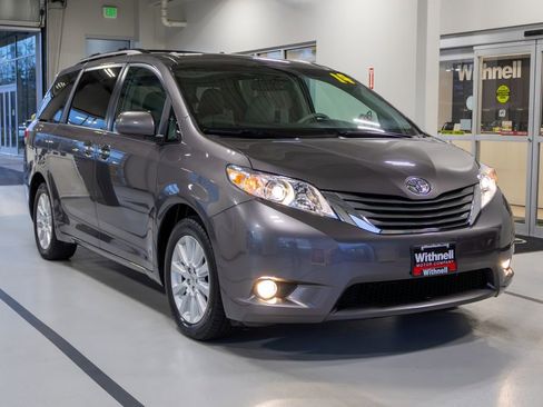 Used 2014 Toyota Sienna XLE w/ XLE Premium Package image 5
