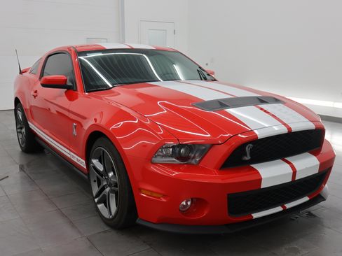Used 2011 Ford Mustang Shelby GT500 RWD image 2