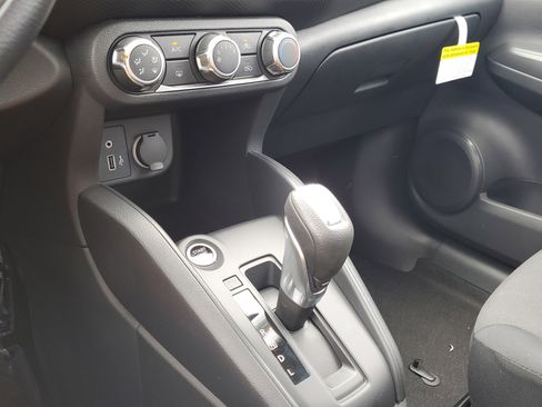 New 2025 Nissan Kicks Play S image 14
