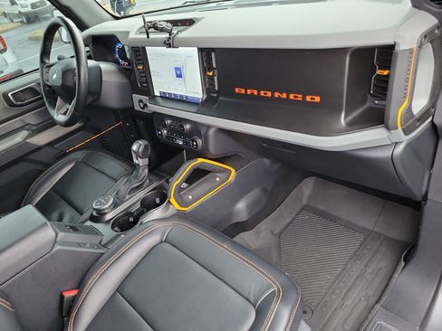 Used 2023 Ford Bronco Badlands image 11