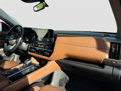 Used 2023 Nissan Pathfinder Platinum image 33