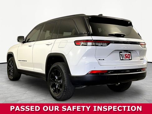 Used 2025 Jeep Grand Cherokee Limited AWD/4WD image 4